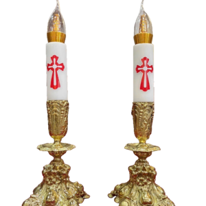 Nến nhỏ với logo thánh giá